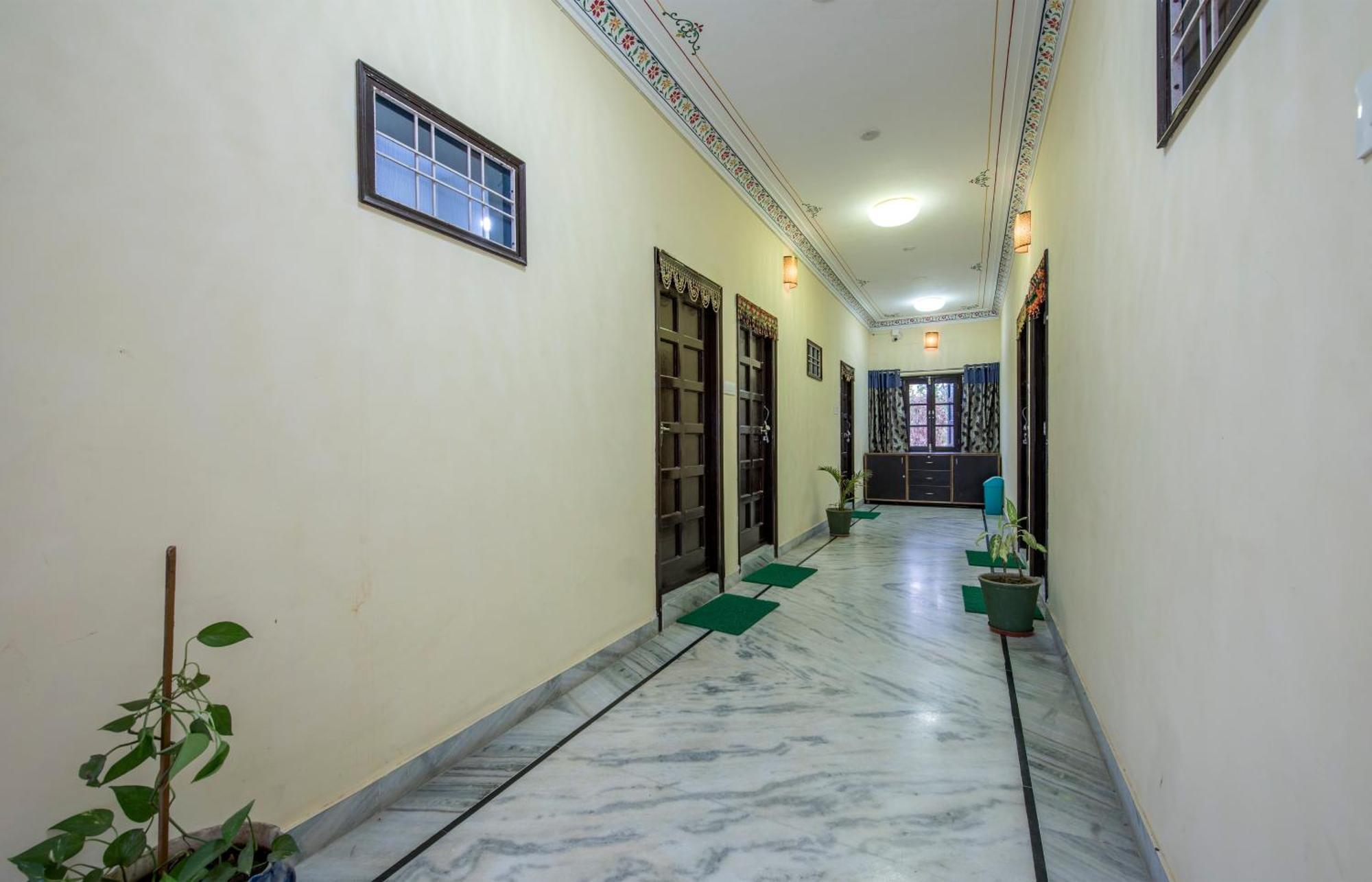 Strangers Hideaway Hostel Udaipur Exterior foto